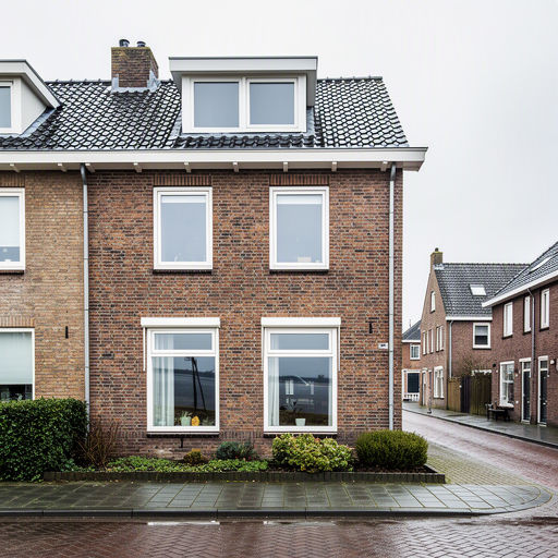 woning met witte kunststof kozijnen aan de voorgevel in Hippolytushoef